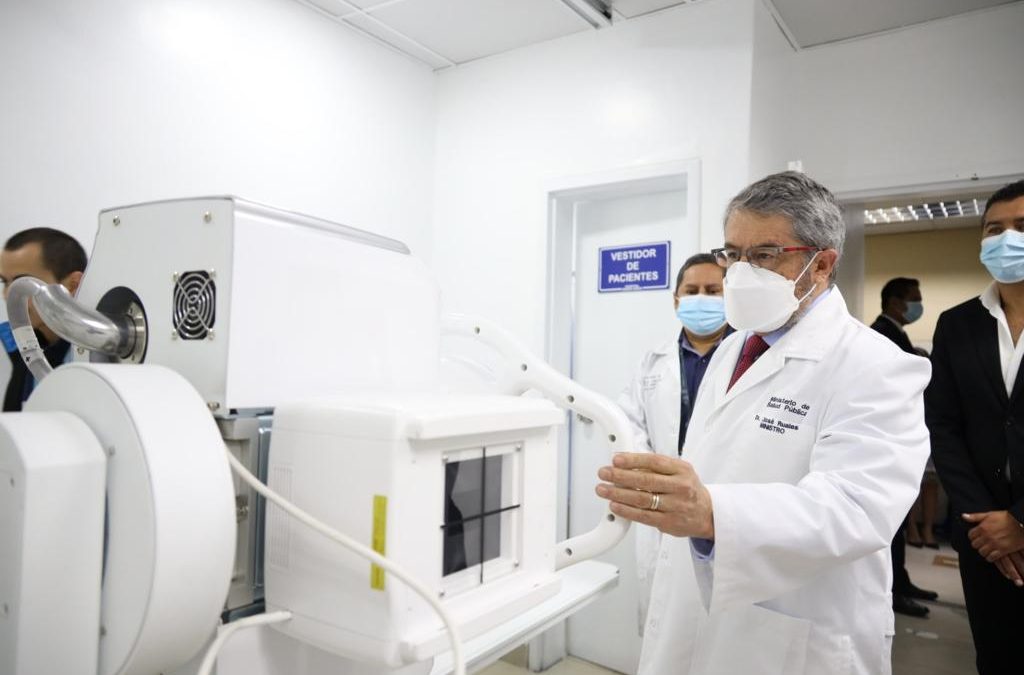 Renovado laboratorio y centro de rayos x en el Hospital Enríquez Garcés permite operatividad de atención al 100%